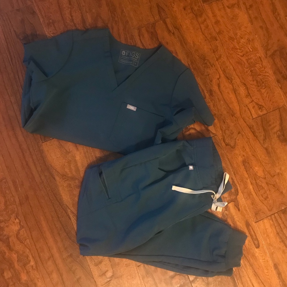 FIGS Scrub set - Caribbean Blue limited edition